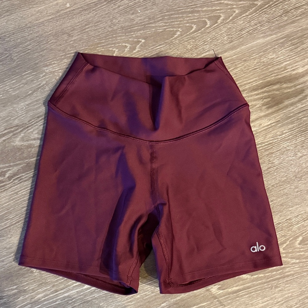 Alo Burgundy Airlift Energy Short 5”